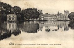 VINTAGE POSTCARD Palate De Fontainebleau Pond Of Carps And House De I' Empereur