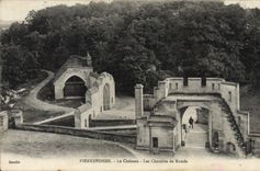 CPA Pierrefonds Le Chateau Les Chemins De Ronde