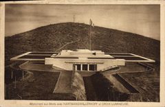 CPA Hartmanswillerkopf Monument aux morts et crypte Militaria