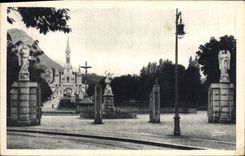 Entrada pesada de la POSTAL de la VENDIMIA de la explanada