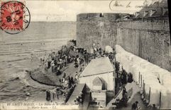 VINTAGE POSTCARD Saint Malo Les Bains of the Great Strike has high tide