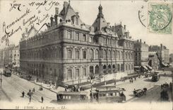 CPA Lyon La Bourse Tramway Chocolat Menier 