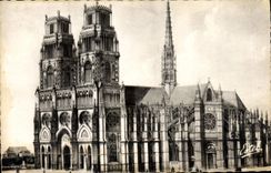 CPM Orleans La Cathedrale Sainte Croix Vue d'ensemble