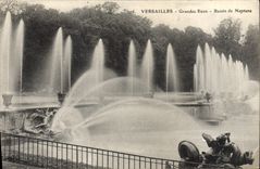 VINTAGE POSTCARD Versailles Large Water Basin of Neptune