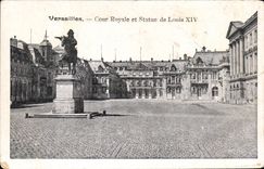 CPA Versailles Cour Royale et Statue de Louis XIV