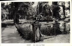 CPA Vichy Un Coin Du Parc