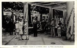 CPA Vichy La Percola Charles Letrosne Arch au parc des Sources 