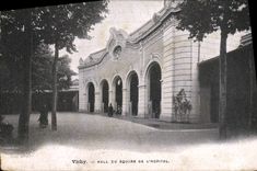 VINTAGE POSTCARD Vichy Hall Of the Public garden Of the Hospital