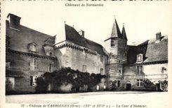 CPA Chateau De Carrouges La Cour D'Honneur