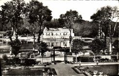 CPM Bagnoles De L'Orne Le Casino Du lac vu du Grand Hotel