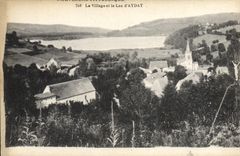 VINTAGE POSTCARD Auvergne the Village And the Lake D' Aydat