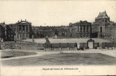 VINTAGE POSTCARD Frontage Of the Palate Of Versailles
