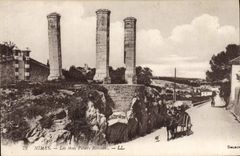 POSTAL Nimes de la VENDIMIA tres pilares romanos