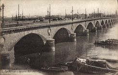 POSTAL Bourdeaux de la VENDIMIA el puente en la lancha a remolque del barco de Garona