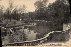 Jardín de Nimes de la POSTAL de la VENDIMIA de la fuente la fuente