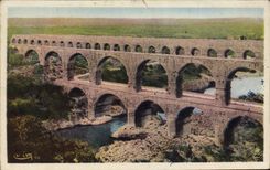 Puente de Román del acueducto de Nimes de la POSTAL de la VENDIMIA de Gard
