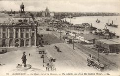 Muelles de Burdeos de la POSTAL de la VENDIMIA vistos de la tranvía de los barcos de las aduanas