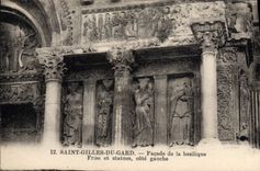 CPA Saint Gilles Du Gard Facade De La Basilique Frise et statues cote gauche
