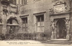 VINTAGE POSTCARD Toulouse the Hotel Of Pierre Court of Jean de Bagis