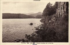 VINTAGE POSTCARD Lake Pavin Eruptive Cliff Of the Bank East