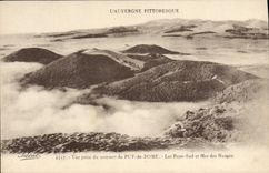 CPA Vue Prise Du Sommet Du Puy De Dome Les Puys Sud Et Mer Des Nuages