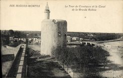 CPA Aigues Mortes La Tour De Constance Et Le Canal de la grande robine 
