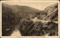 VINTAGE POSTCARD Pretty Falls Of the Stopping Of Bourboule
