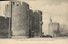 CPA Aigues Mortes Porte De La Gardette Et Tour De Constance