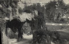 CPA Nimes Jardin De La Fontaine La grotte