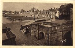 CPA Chateau De Fontainebleau Aile des Ministres et cour des Adieux