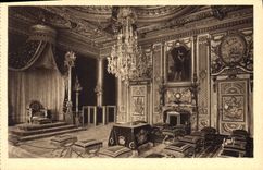 VINTAGE POSTCARD Fontainebleau Covers Throne