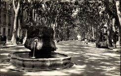 CPM Aix En Provence Fontaine thermale sur le cours Mirabeau
