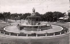 CPM Aix En Provence Grande Fontaine sur la Rotonde
