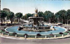 CPM Aix En Provence La Grande Fontaine Sur La Rotonde