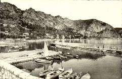 MODERN CARD Beaulieu On Sea the Entry of the Port Boats