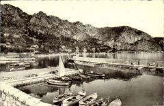 CPM Beaulieu Sur Mer L'Entree du Port Bateaux