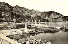 CPM Beaulieu Sur Mer L'Entree du Port Bateaux