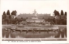 VINTAGE POSTCARD Palate of Fontainebleau the Basin of Latone