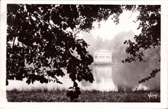 VINTAGE POSTCARD Palate of Fontainebleau House of the Emperor