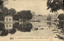 VINTAGE POSTCARD Palate of Fontainebleau Seen On the Pond of carps