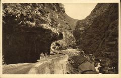 VINTAGE POSTCARD Falls Of Cians Left the throats