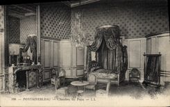VINTAGE POSTCARD Fontainebleau Room Of the Pope