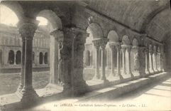 CPA Arles Cathedrale Sainte Trophine Le Cloitre