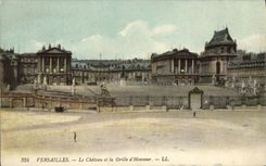 VINTAGE POSTCARD Versailles the Castle And the Grid Of Honor