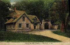 VINTAGE POSTCARD Versailles Park Of Small Trianon