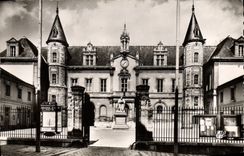 MODERN CARD Melun the Town hall