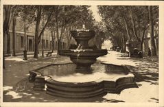 CPA Aix En Provence Fontaine Des Quatre Dauphins