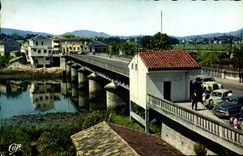 CPM Douanes Douaniers Hendaye Le pont international