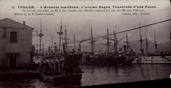 CPA Bagne Bagnard Toulon Arsenal maritime Ancien bagne Traversee d'une passe Forcats