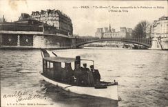 CPA Paris La Mouette Canot automobile de la Prefecture de Police L'hotel de ville Bateau Police Policier